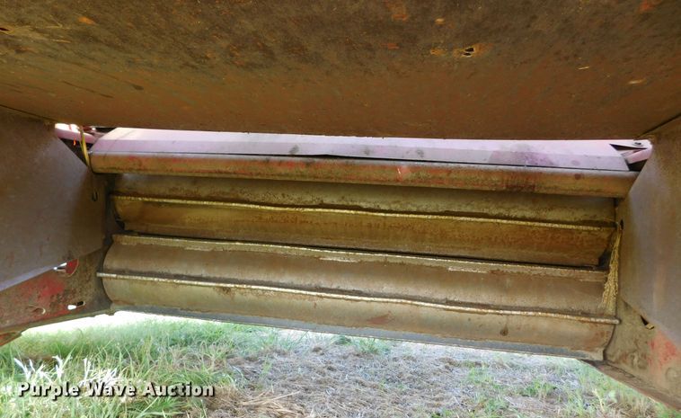 image for item DM2569 1982 New Holland 1116  swather / windrower