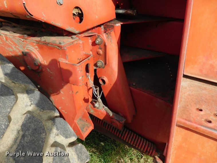 image for item DM2569 1982 New Holland 1116  swather / windrower