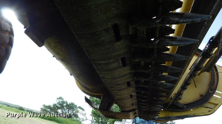 image for item DM2569 1982 New Holland 1116  swather / windrower