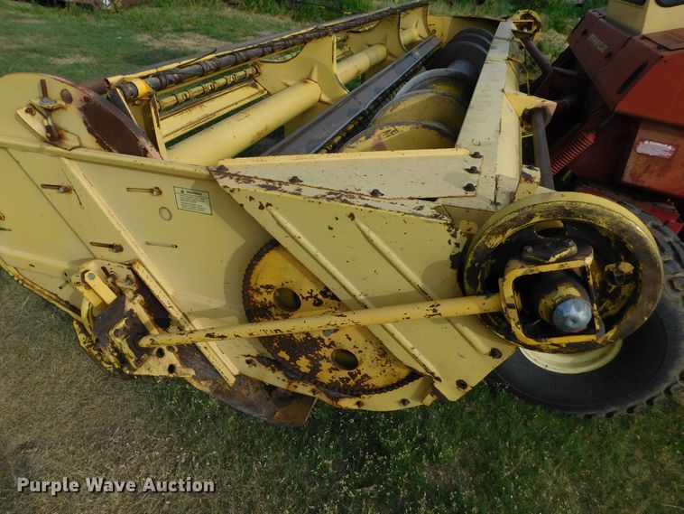 image for item DM2569 1982 New Holland 1116  swather / windrower