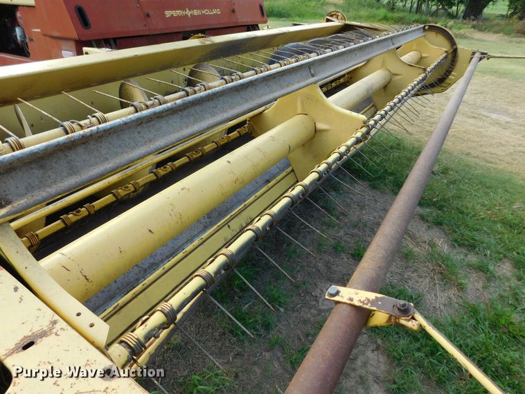 image for item DM2569 1982 New Holland 1116  swather / windrower