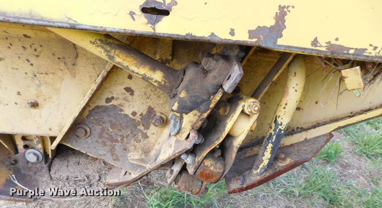 image for item DM2569 1982 New Holland 1116  swather / windrower