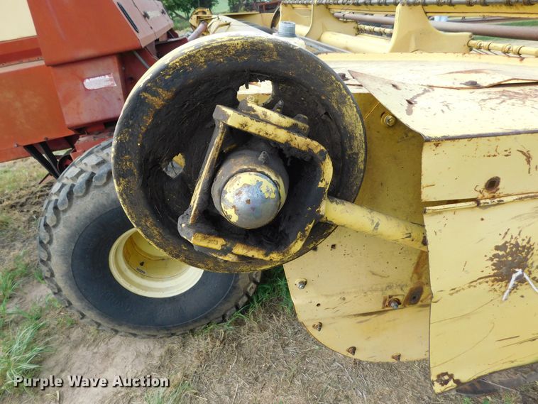 image for item DM2569 1982 New Holland 1116  swather / windrower