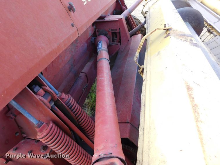 image for item DM2569 1982 New Holland 1116  swather / windrower