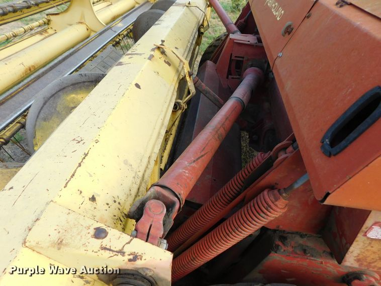 image for item DM2569 1982 New Holland 1116  swather / windrower