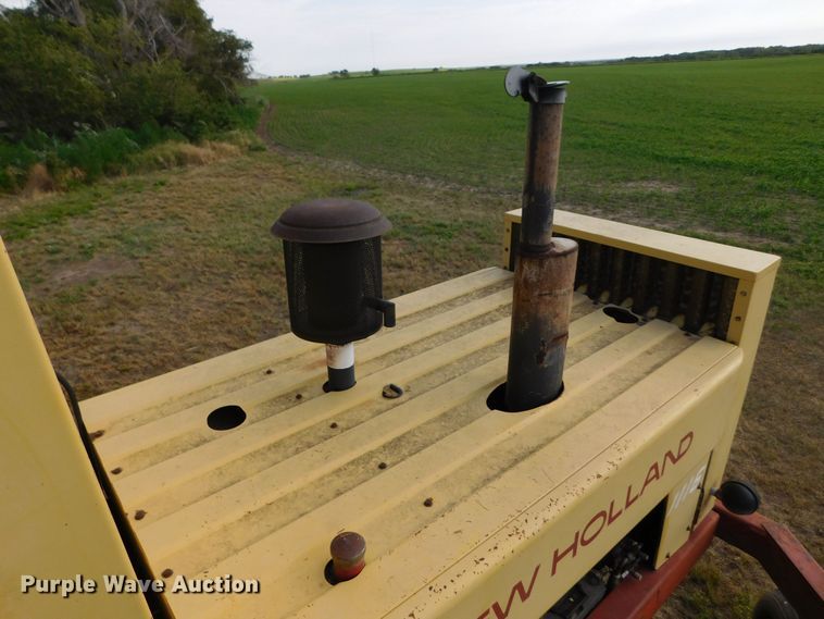 image for item DM2569 1982 New Holland 1116  swather / windrower