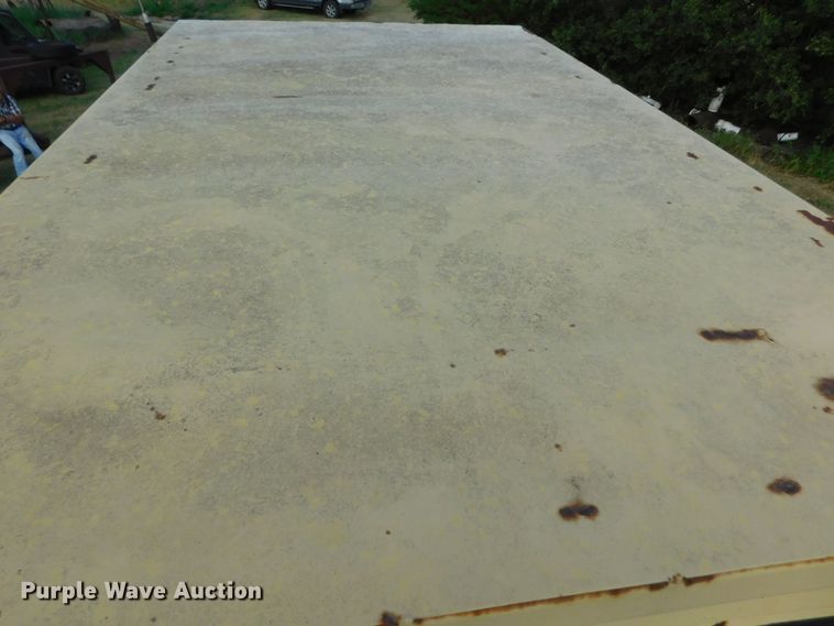 image for item DM2569 1982 New Holland 1116  swather / windrower