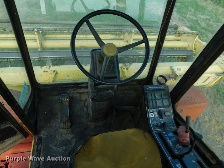 image for item DM2569 1982 New Holland 1116  swather / windrower