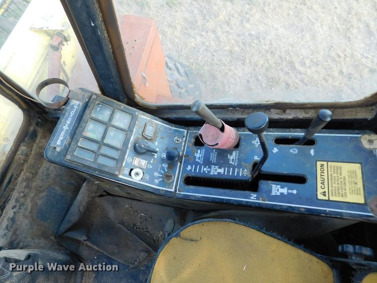 image for item DM2569 1982 New Holland 1116  swather / windrower