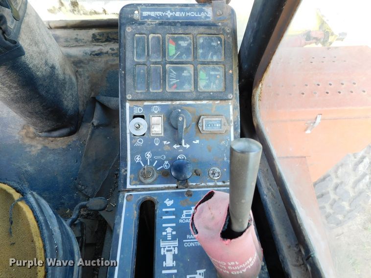 image for item DM2569 1982 New Holland 1116  swather / windrower