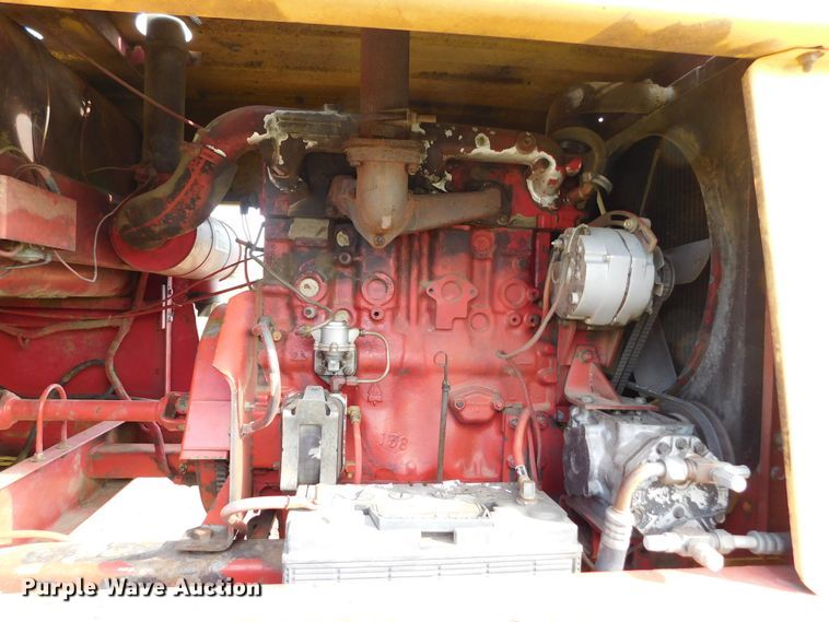 image for item DM2569 1982 New Holland 1116  swather / windrower