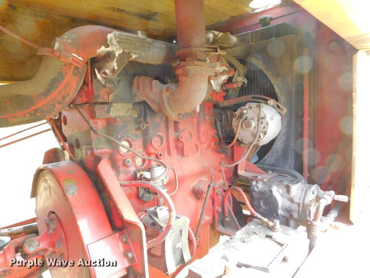 image for item DM2569 1982 New Holland 1116  swather / windrower