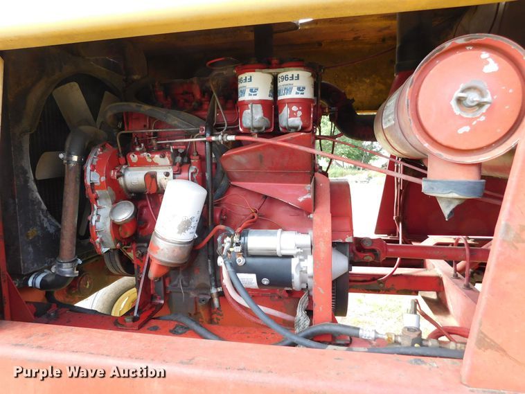 image for item DM2569 1982 New Holland 1116  swather / windrower