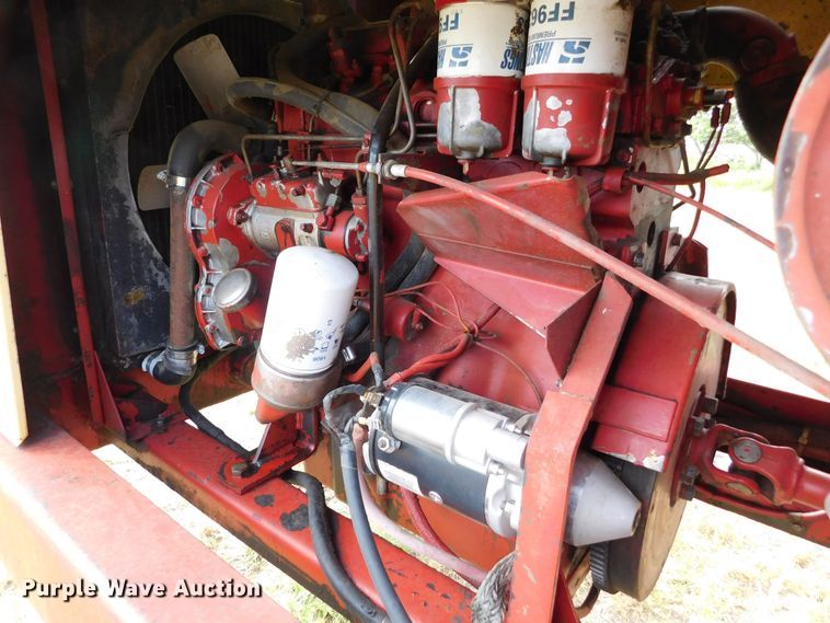 image for item DM2569 1982 New Holland 1116  swather / windrower