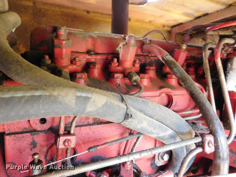 image for item DM2569 1982 New Holland 1116  swather / windrower