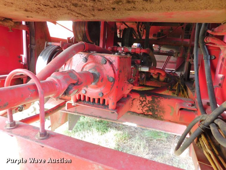 image for item DM2569 1982 New Holland 1116  swather / windrower