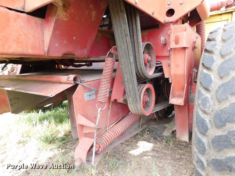 image for item DM2569 1982 New Holland 1116  swather / windrower