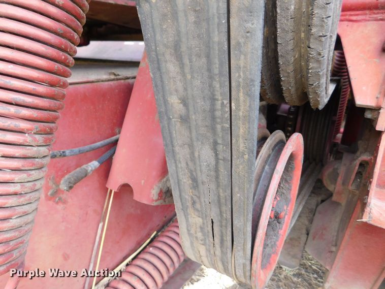 image for item DM2569 1982 New Holland 1116  swather / windrower