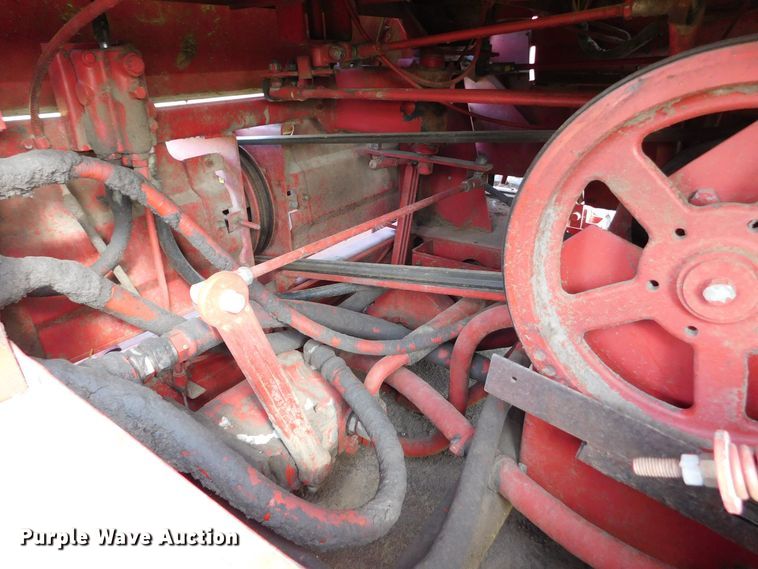 image for item DM2569 1982 New Holland 1116  swather / windrower