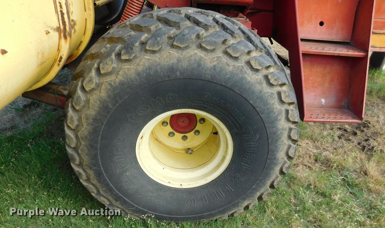 image for item DM2569 1982 New Holland 1116  swather / windrower