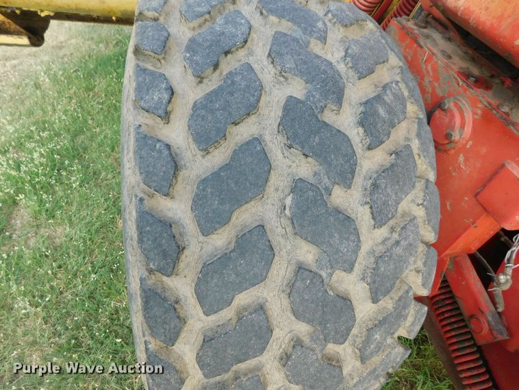 image for item DM2569 1982 New Holland 1116  swather / windrower