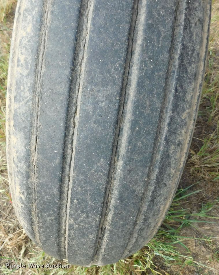 image for item DM2569 1982 New Holland 1116  swather / windrower