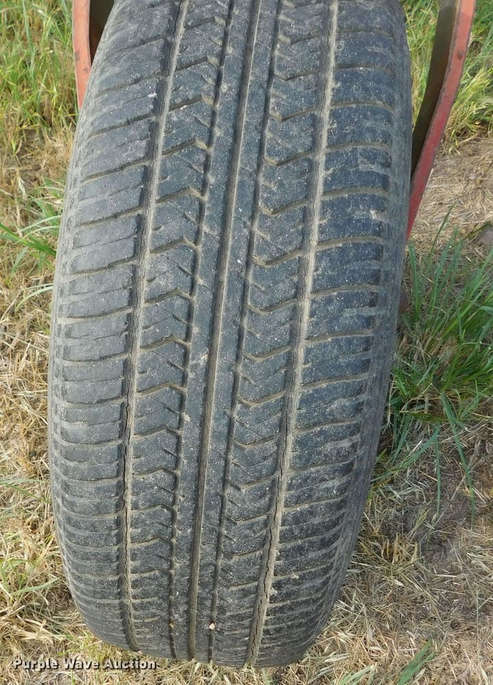 image for item DM2569 1982 New Holland 1116  swather / windrower