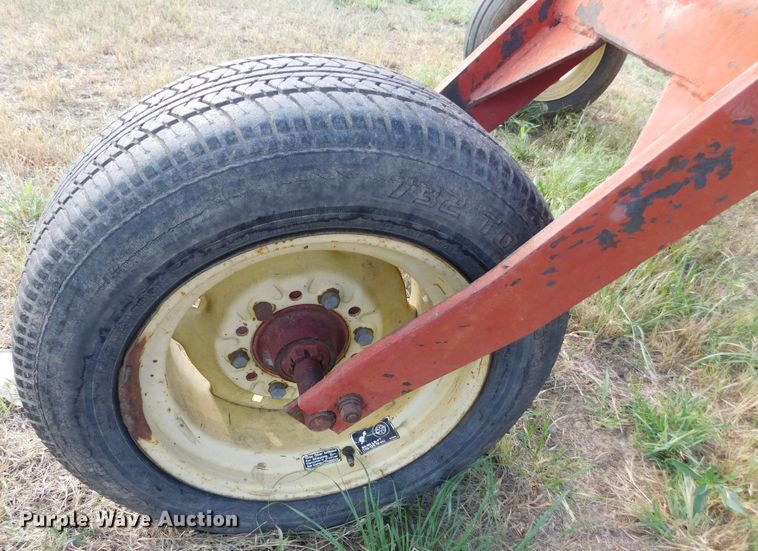 image for item DM2569 1982 New Holland 1116  swather / windrower