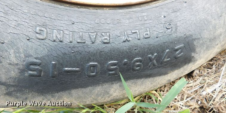 image for item DM2569 1982 New Holland 1116  swather / windrower