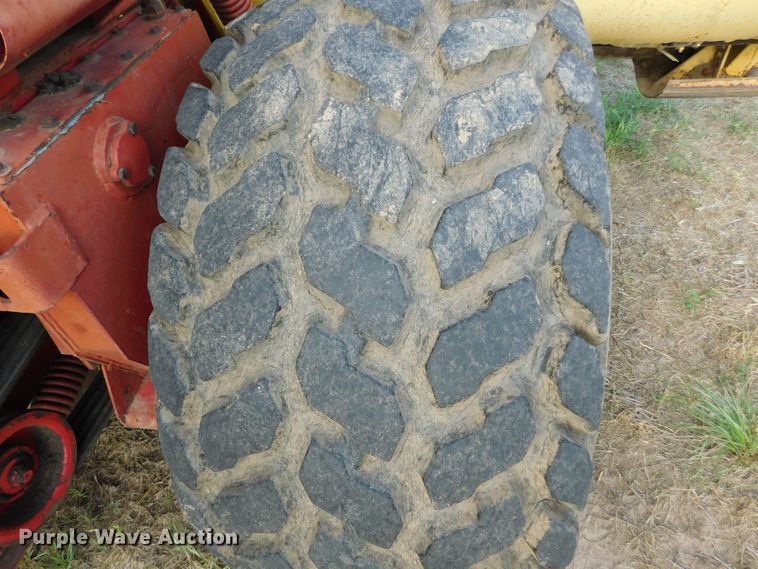 image for item DM2569 1982 New Holland 1116  swather / windrower