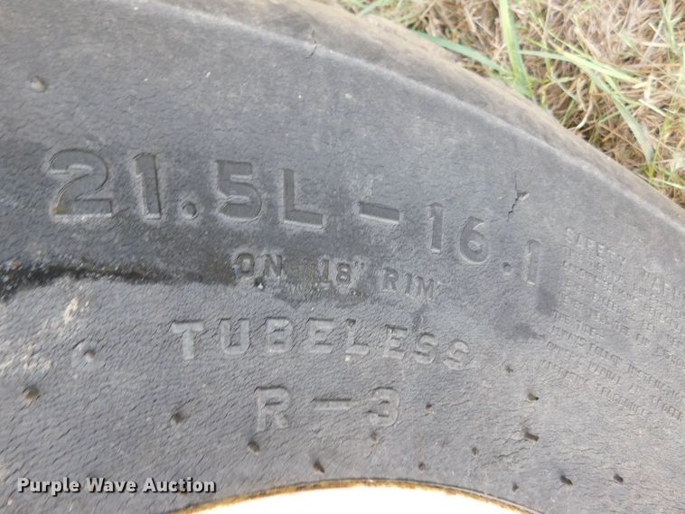 image for item DM2569 1982 New Holland 1116  swather / windrower