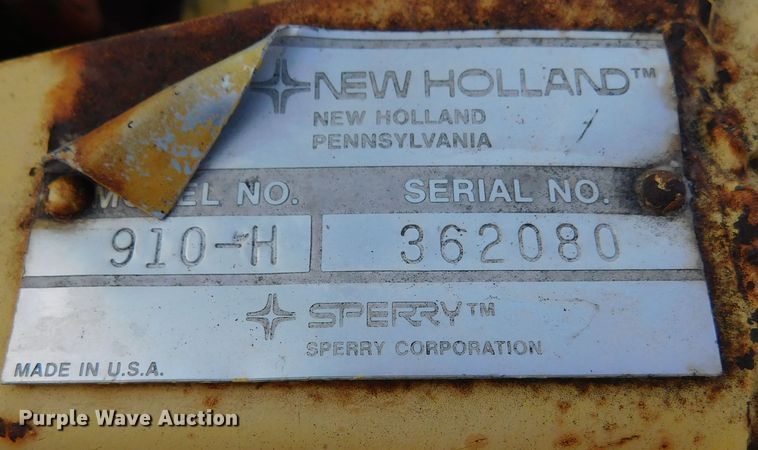 image for item DM2569 1982 New Holland 1116  swather / windrower