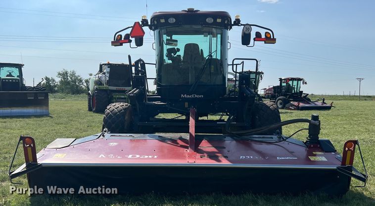 image for item DN4669 2019 MacDon M1240  swather / windrower
