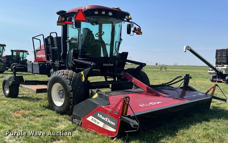 image for item DN4669 2019 MacDon M1240  swather / windrower