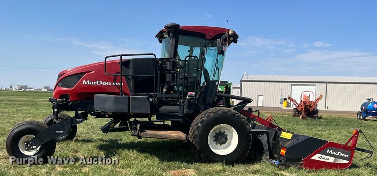 image for item DN4669 2019 MacDon M1240  swather / windrower