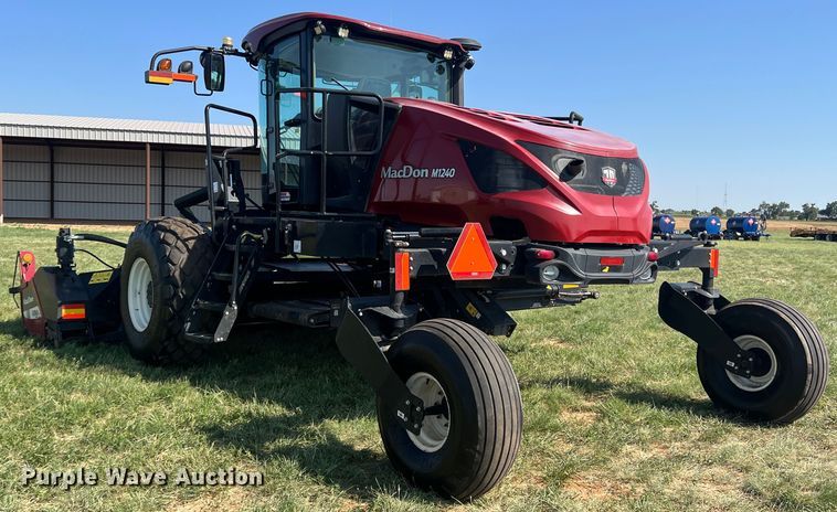 image for item DN4669 2019 MacDon M1240  swather / windrower