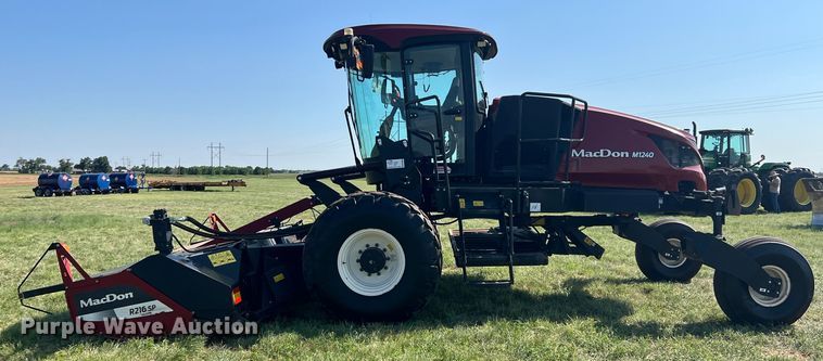 image for item DN4669 2019 MacDon M1240  swather / windrower