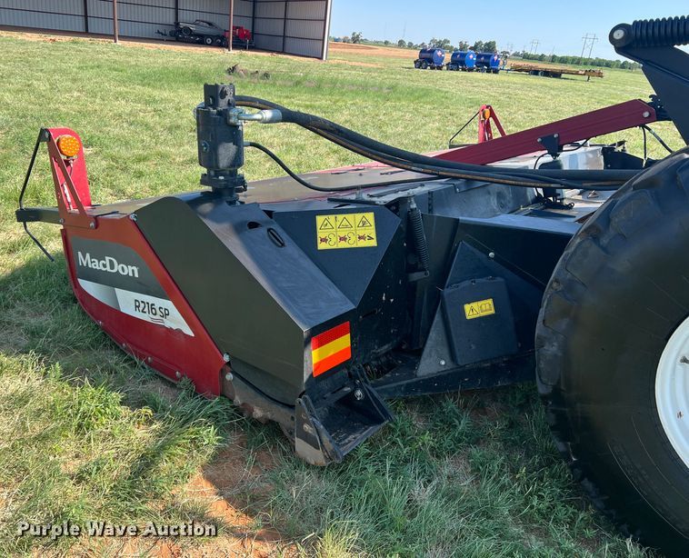 image for item DN4669 2019 MacDon M1240  swather / windrower