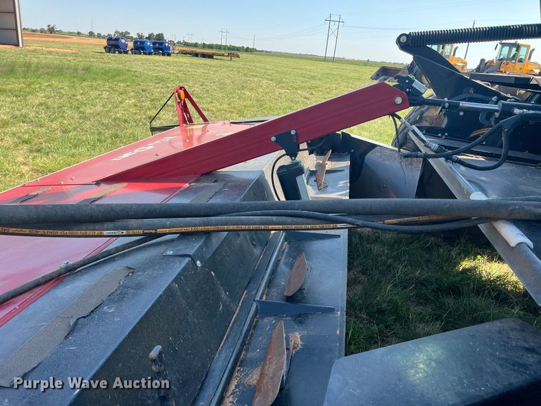 image for item DN4669 2019 MacDon M1240  swather / windrower