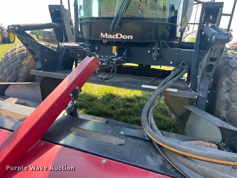 image for item DN4669 2019 MacDon M1240  swather / windrower