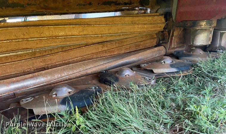 image for item DN4669 2019 MacDon M1240  swather / windrower