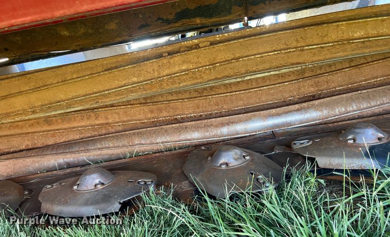 image for item DN4669 2019 MacDon M1240  swather / windrower