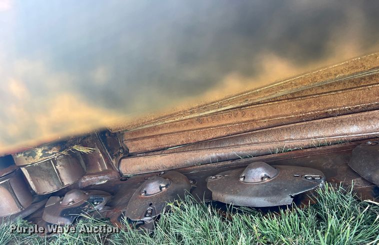 image for item DN4669 2019 MacDon M1240  swather / windrower