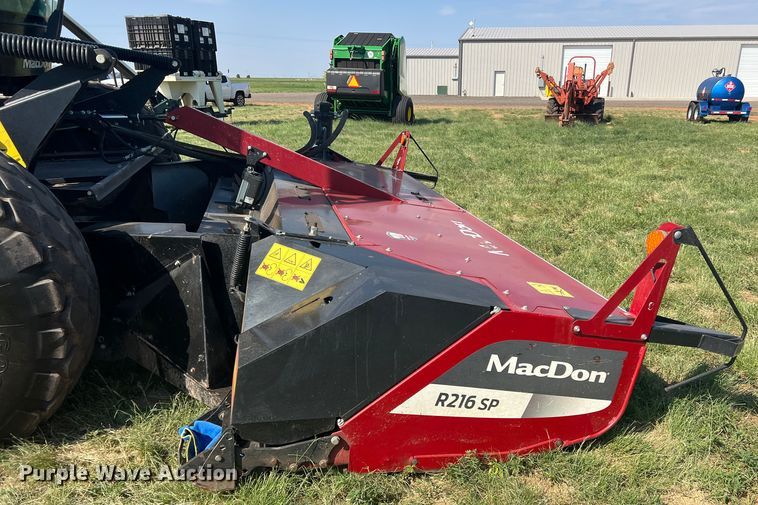 image for item DN4669 2019 MacDon M1240  swather / windrower