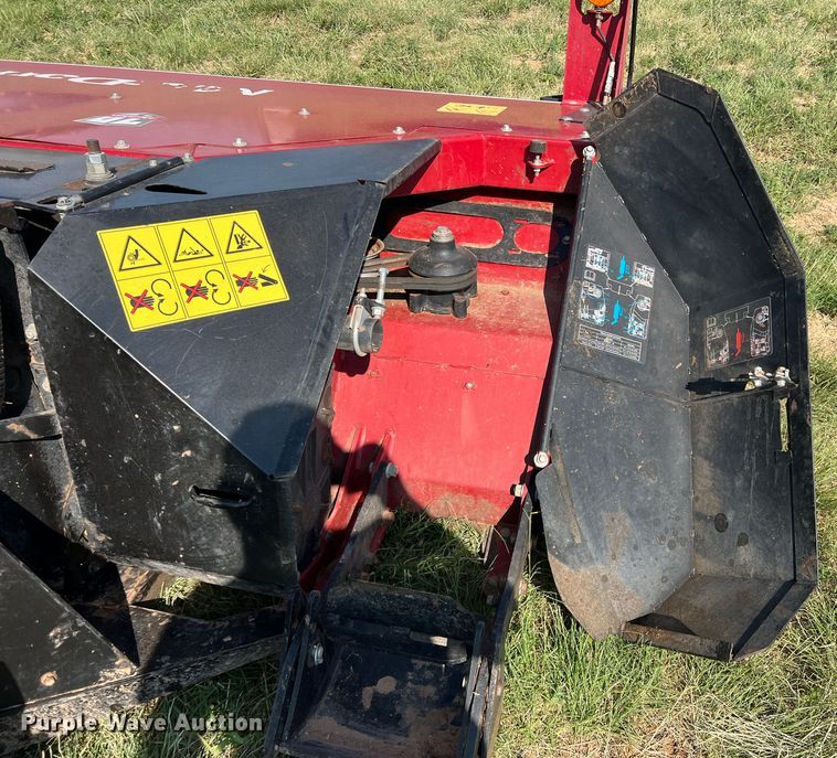 image for item DN4669 2019 MacDon M1240  swather / windrower