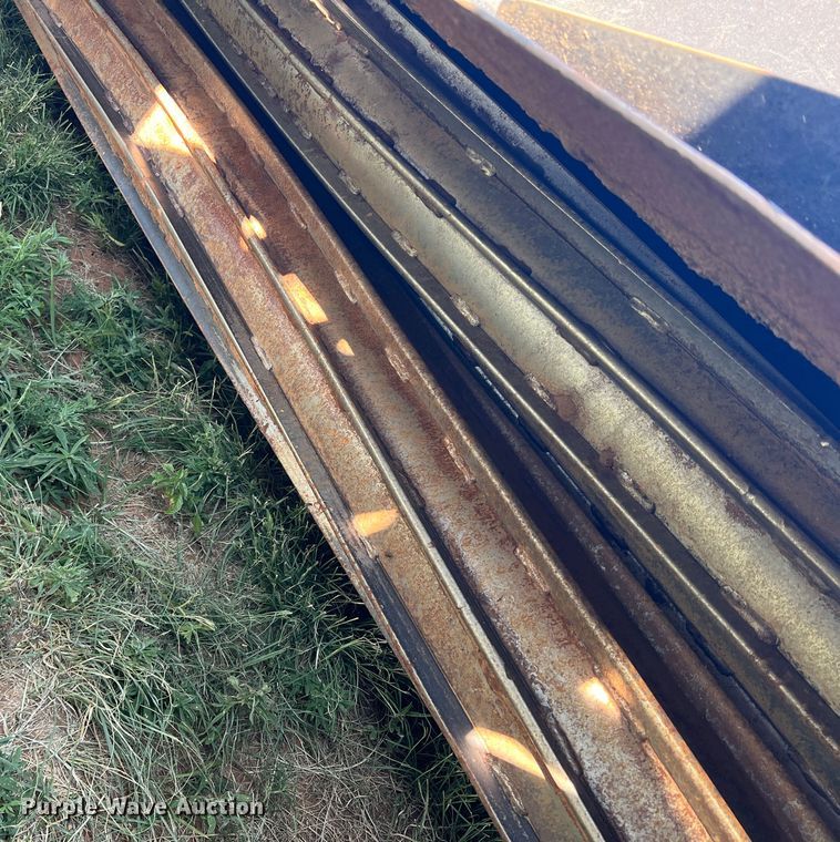 image for item DN4669 2019 MacDon M1240  swather / windrower