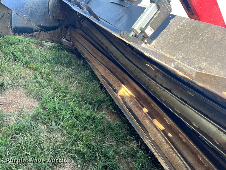 image for item DN4669 2019 MacDon M1240  swather / windrower