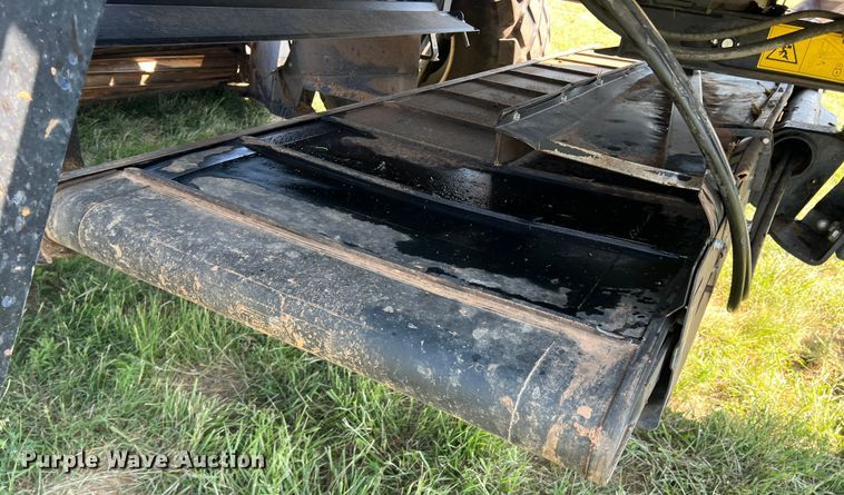 image for item DN4669 2019 MacDon M1240  swather / windrower