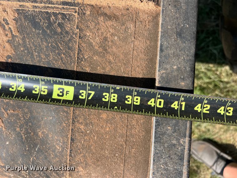 image for item DN4669 2019 MacDon M1240  swather / windrower