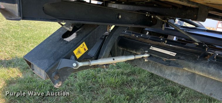 image for item DN4669 2019 MacDon M1240  swather / windrower